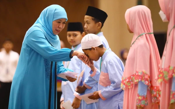 Thumbnail Safari Ramadan, Gubernur Khofifah Santuni 750 Anak Yatim di Malang