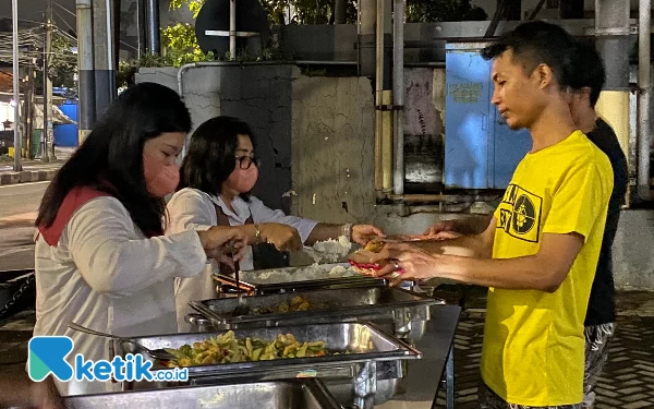 Tebar Keberkahan, Favehotel Rungkut Surabaya Berbagi Buffet Sahur Gratis