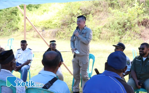 Kunjungi Kampung Seraran, Bupati Freddy Thie Ajak Warga Awasi Program Pemda Kaimana