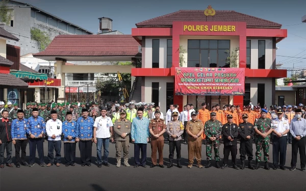 Thumbnail Jelang Lebaran 2023, Polres Jember Gelar Pasukan Operasi Ketupat Semeru