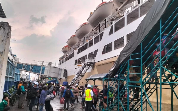 Thumbnail 44.601 Pemudik Padati Pelabuhan Tanjung Perak Surabaya