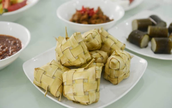 Thumbnail Tips Masak Ketupat Anti Lengket dan Basi 