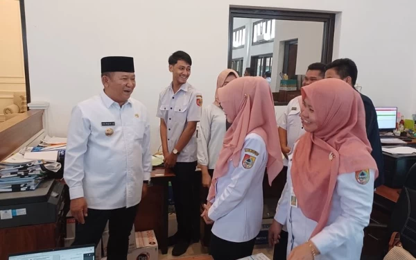 Thumbnail Hari Pertama Masuk Kerja, Bupati Jember Silaturahmi ke Kantor OPD