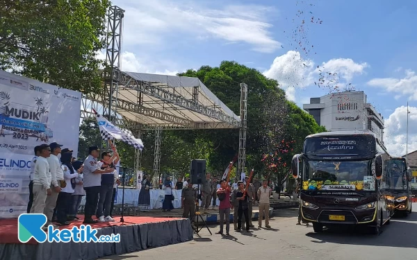 Thumbnail Pemkab Jember Berangkatkan 8 Bus Mudik Arus Balik Gratis