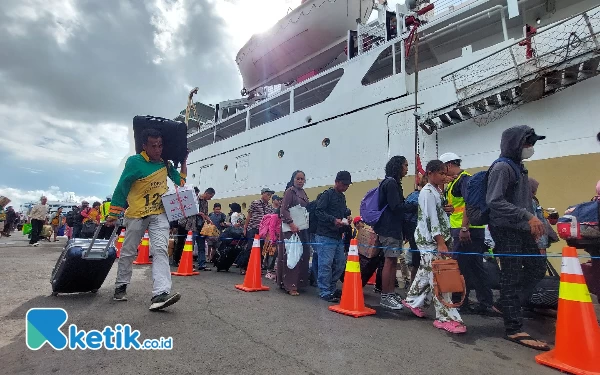 Thumbnail H+6 Lebaran Penumpang Pelabuhan Tanjung Perak Meningkat 30,68 Persen