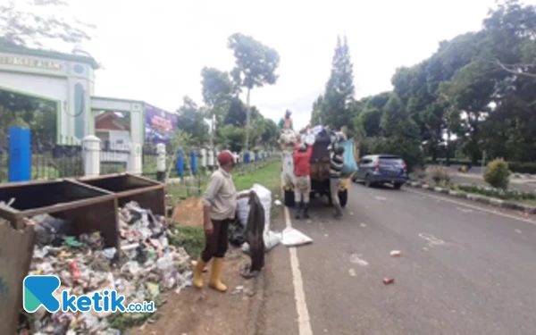 Thumbnail Pasca Libur Sampah Meningkat, DLH Kerahkan 19 Armada