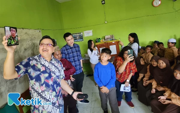 Kak Seto Apresiasi Komunitas SFC Renovasi Madrasah di Kampung Nelayan Surabaya