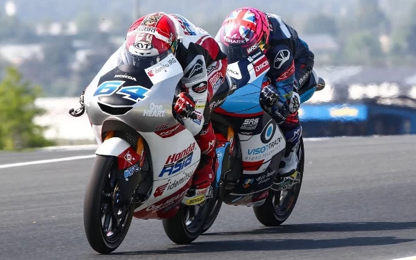 Thumbnail Diganjar Long Lap Penalty, Mario Aji Belum Tambah Poin di Moto3 Prancis