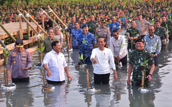 Thumbnail TNI Tanam 1 Juta Mangrove di 37 Provinsi Secara Serentak