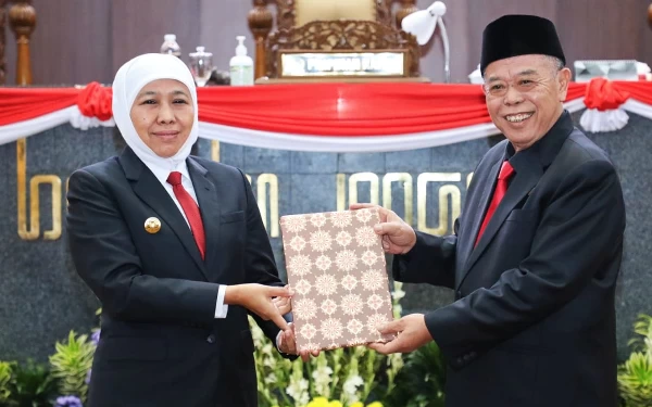 Terima Rekomendasi LKPJ TA 2022, Khofifah Apresiasi Kinerja DPRD Jatim