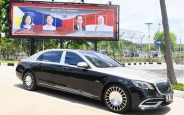 Thumbnail Beda dengan Menteri Lain, Begini Mewahnya Mercy Maybach yang Digunakan Johnny G. Plate