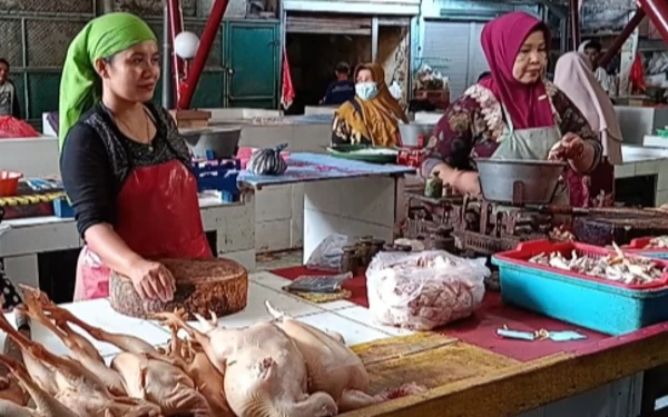 Thumbnail Berita - Harga Telur dan Daging Ayam Melonjak, Ini Langkah Disperindag Kota Pasuruan