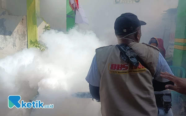 Thumbnail Respon Cepat Keluhan Warga, Gerindra Surabaya Fogging Kawasan Krembangan