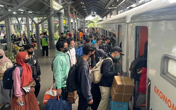 Yuk Intip Stasiun KA Tertua yang Tetap Beroperasi