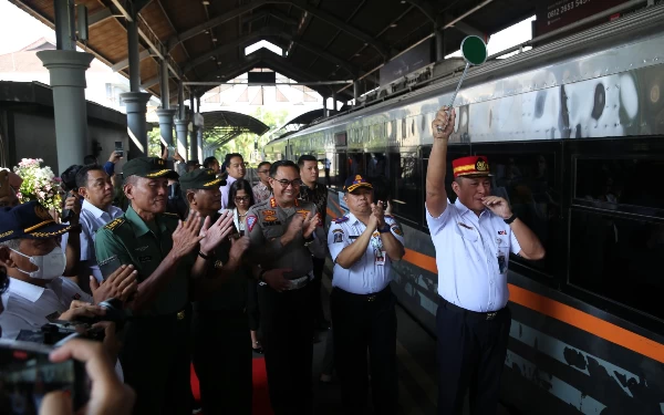 Thumbnail Kereta Anyar dari Surabaya Diserbu Penumpang, Ini Jadwal dan Namanya