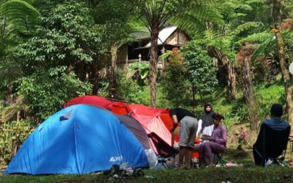 Thumbnail Camping Ground Eksotis di Malang, Berani Datang ke Nomor 3?