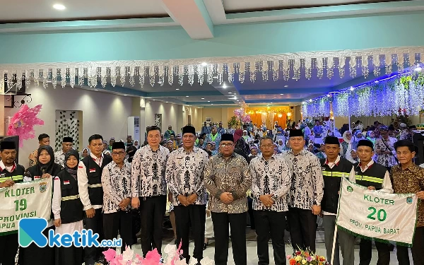 Bupati Freddy Thie Doakan Keselamatan Jemaah Haji Asal Papua Barat dan Papua Barat Daya