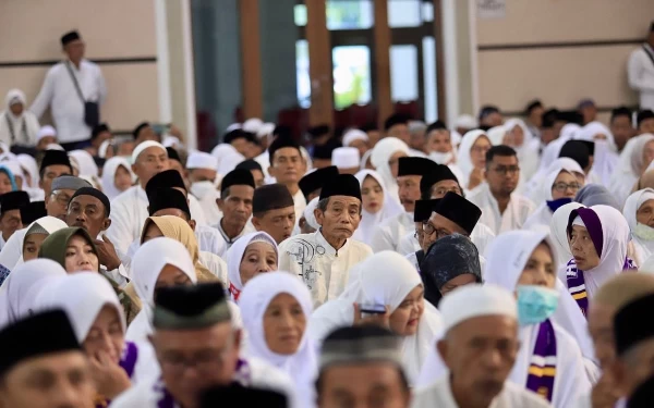 Thumbnail Berita - Bupati Berangkatkan Jemaah Haji Jember,  50 Persen Berusia Lanjut