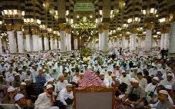 Thumbnail Perjanjian Penetapan Salat Arba’in di Masjid Nabawi