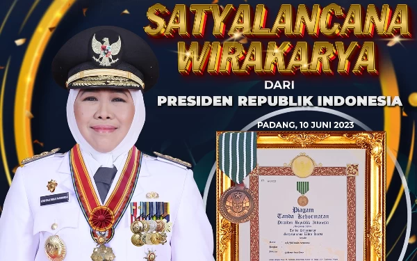 Thumbnail Berkontribusi pada Sektor Pertanian, Gubernur Khofifah Raih Penghargaan Satyalancana Wirakarya