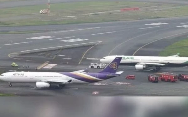 Thumbnail Dua Pesawat Bertabrakan di Bandara Tokyo, Sayap Thai Airways Patah