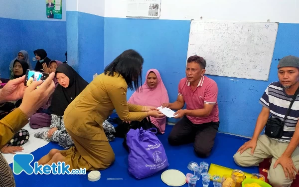 Thumbnail Pemkot Malang Berikan Bantuan Pada Korban Laka di Pakis