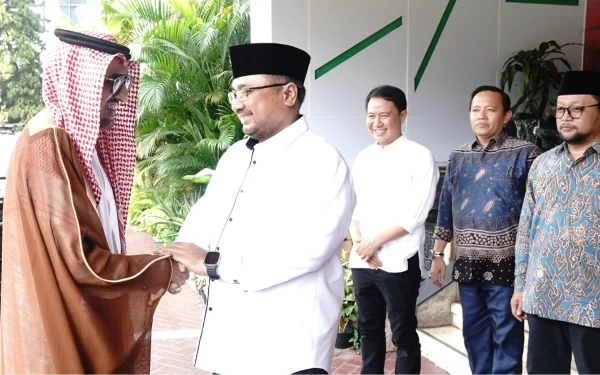 Thumbnail Terima Kunjungan Dubes Arab, Yaqut Bahas soal Haji dan Industri Halal