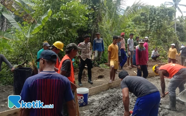 Thumbnail Tak Sepakat Lokasi Jalan Beton, Warga Curhat ke Bhabinkamtibmas