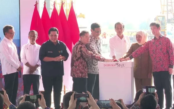 Thumbnail Hadir di Gresik, Jokowi Resmikan Pembangunan Pabrik Foil Tembaga Terbesar se-Asia Tenggara