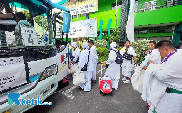 Thumbnail Berita - Seluruh Kloter Jemaah Haji Embarkasi Surabaya Telah Berangkat ke Tanah Suci