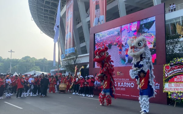 Thumbnail Reog, Barongsai hingga Angklung Meriahkan Peringatan Bulan Bung Karno di GBK Jakarta