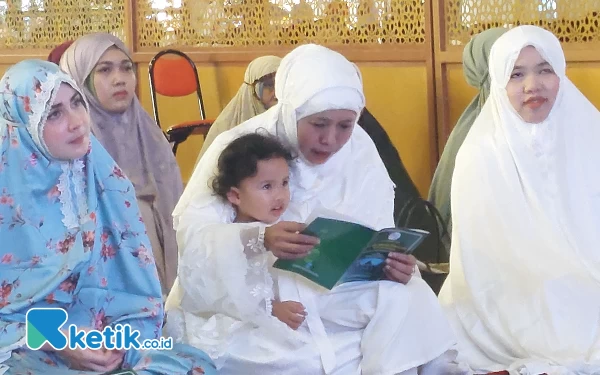 Thumbnail Momen Khofifah Salat Idul Adha di Masjid Al-Akbar Surabaya