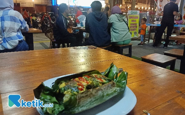 Kuliner Kota Malang, Enaknya Nasi Bakar di Teras Heritage Kayutangan