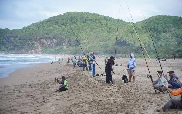 Thumbnail Berita - Lomba Mancing Pacitan: Ajang Kompetisi, Silaturahmi, dan Promosi Wisata