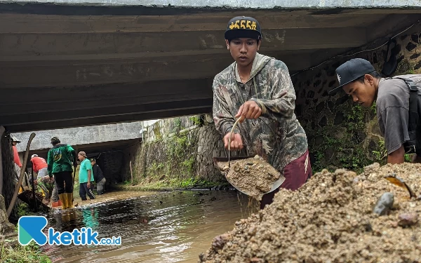 Thumbnail Berita - Anomali Cuaca, Dinas PUPR Pacitan Kesulitan Normalisasi Saluran