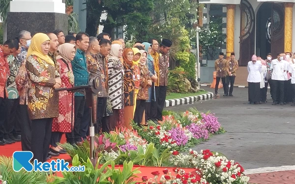 Thumbnail Setelah Libur Panjang, Gubernur Jatim Khofifah Ajak ASN Kembali Bekerja