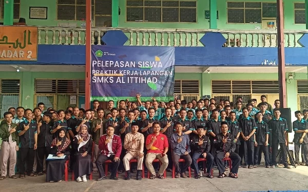 Thumbnail SMK Al-Ittihad Cianjur Lepas Siswa Ikuti PKL, Persiapan Menuju Dunia Kerja