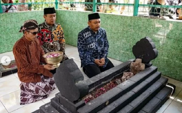 Thumbnail Berita - HUT Ngawi ke-665, Bupati dan Rombongan Ziarah ke Makam Adipati Kertonegoro, Tahun Ini Dikemas Beda