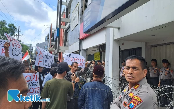 Thumbnail Nunggak Kredit, Mobil Ditarik Leasing, Anak Kiai asal Tanggul Demo TAF Jember