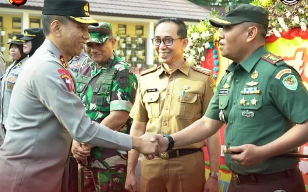 Thumbnail Berita - Sambangi Mako Polres Subang, Kapolda Jabar: Jaga Kepercayaan Masyarakat Terhadap Polri