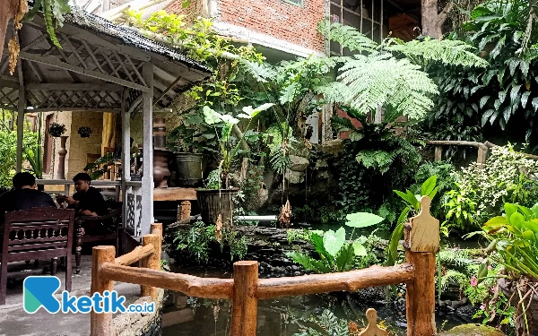 Kuliner Kota Malang, Asyiknya Ngopi Pinggir Sungai di Pipir Lepen