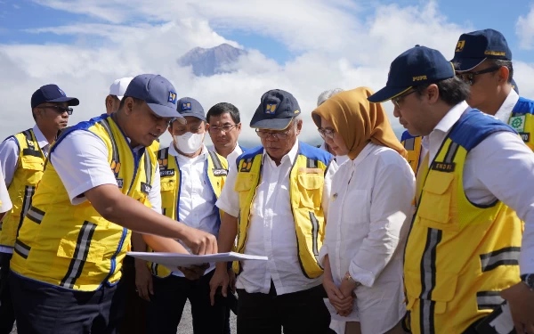 Thumbnail Berita - Menteri PUPR Targetkan Pembangunan Jembatan Kali Glidik Selesai Empat Bulan