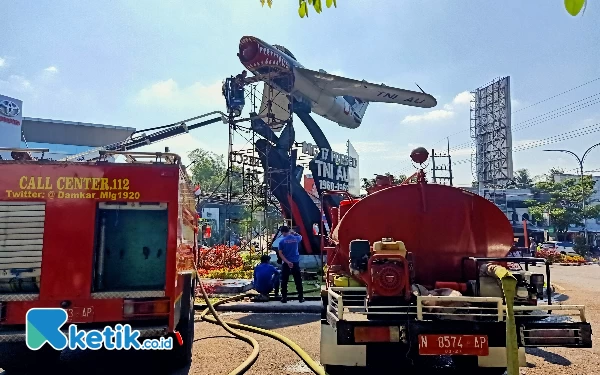 Thumbnail TNI AU Gandeng TACB Bersihkan Monumen Pesawat MiG 17 Fresco