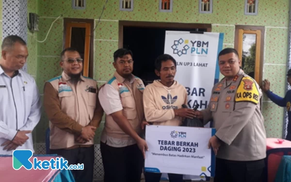 Thumbnail Berita - YBM PLN - PWI Tebar Berkah Daging 2023 di Dusun Terpencil di Pagar Alam