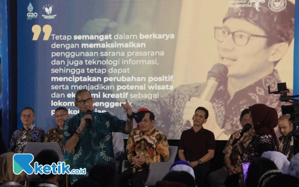 Thumbnail Temui Pelaku Ekonomi Kreatif Sidoarjo, Sandiaga Sampaikan Beragam Ide Ini