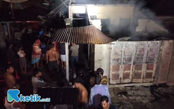 Thumbnail Rumah Kades di Asahan Kebakaran Tengah Malam, Belum Diketahui Penyebabnya