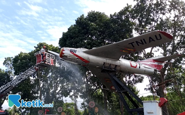 Thumbnail Sejarah Pesawat MiG-17 Fresco yang Menjadi Monumen di Kota Batu