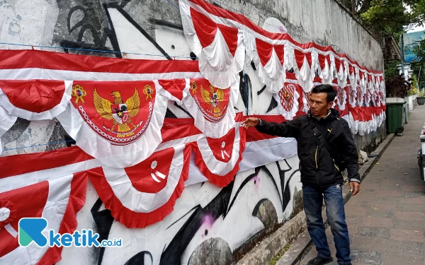 Thumbnail Pedagang Bendera Musiman Asal Garut Banjiri Kota Batu