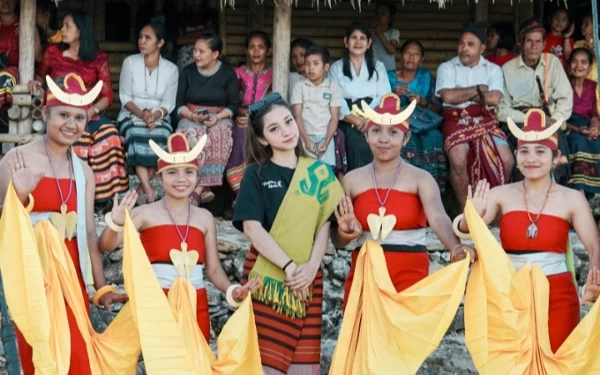 Thumbnail Bilqis Ariffin, Sosio Traveller Ungkap Keramahan Masyarakat Sumba Barat Daya