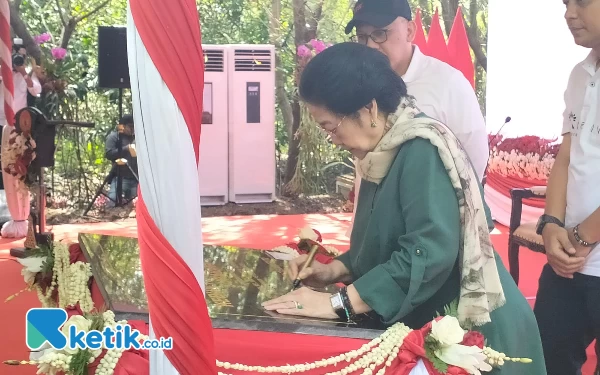 Thumbnail Megawati Resmikan Kebun Raya Mangrove Gunung Anyar